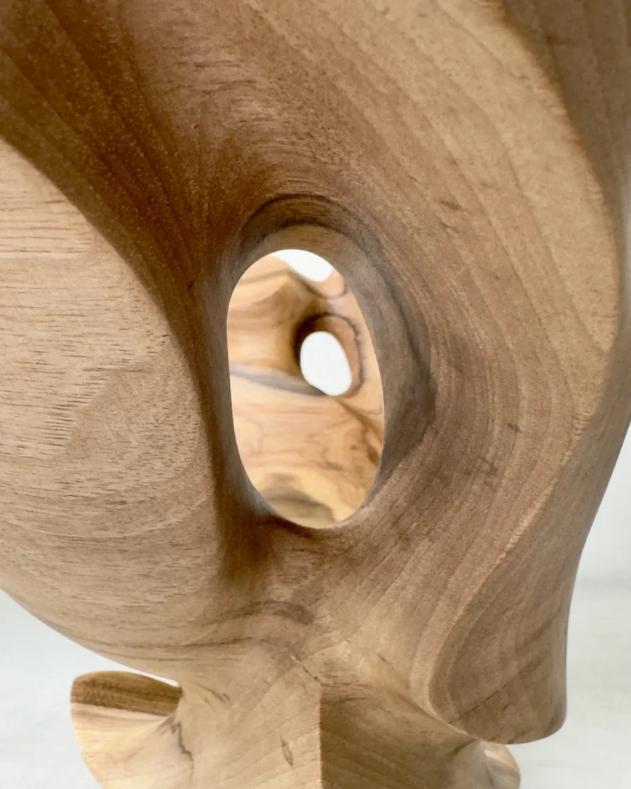 open-arc-walnut-wood-sculpture-detail-opening-ewebohome-ewelina-glowacz Close-up detail of Open Arc walnut wood sculpture showing carved opening and flowing grain patterns