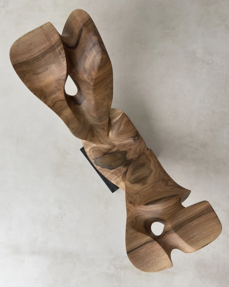 open-arc-walnut-wood-sculpture-top-view-ewebohome-ewelina-glowacz Top view of Open Arc walnut wood sculpture highlighting flowing form and natural grain