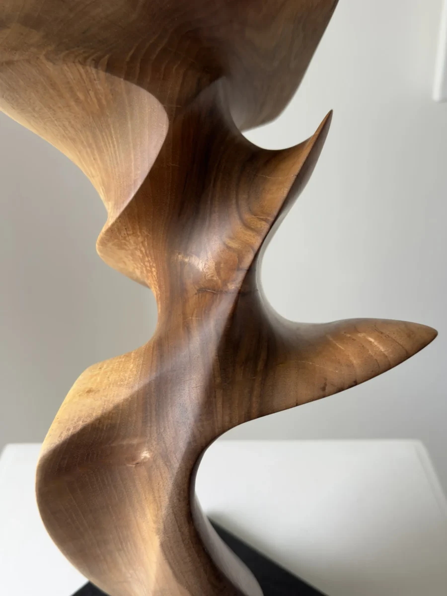 walnut-wood-sculpture-detail-grain-virella Virella