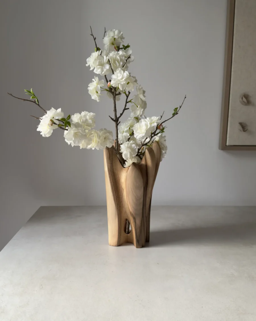 quiet-bloom-walnut-wood-vase-dry-flowers Organic modern walnut wood vase with decorative branches and sculptural opening through the base