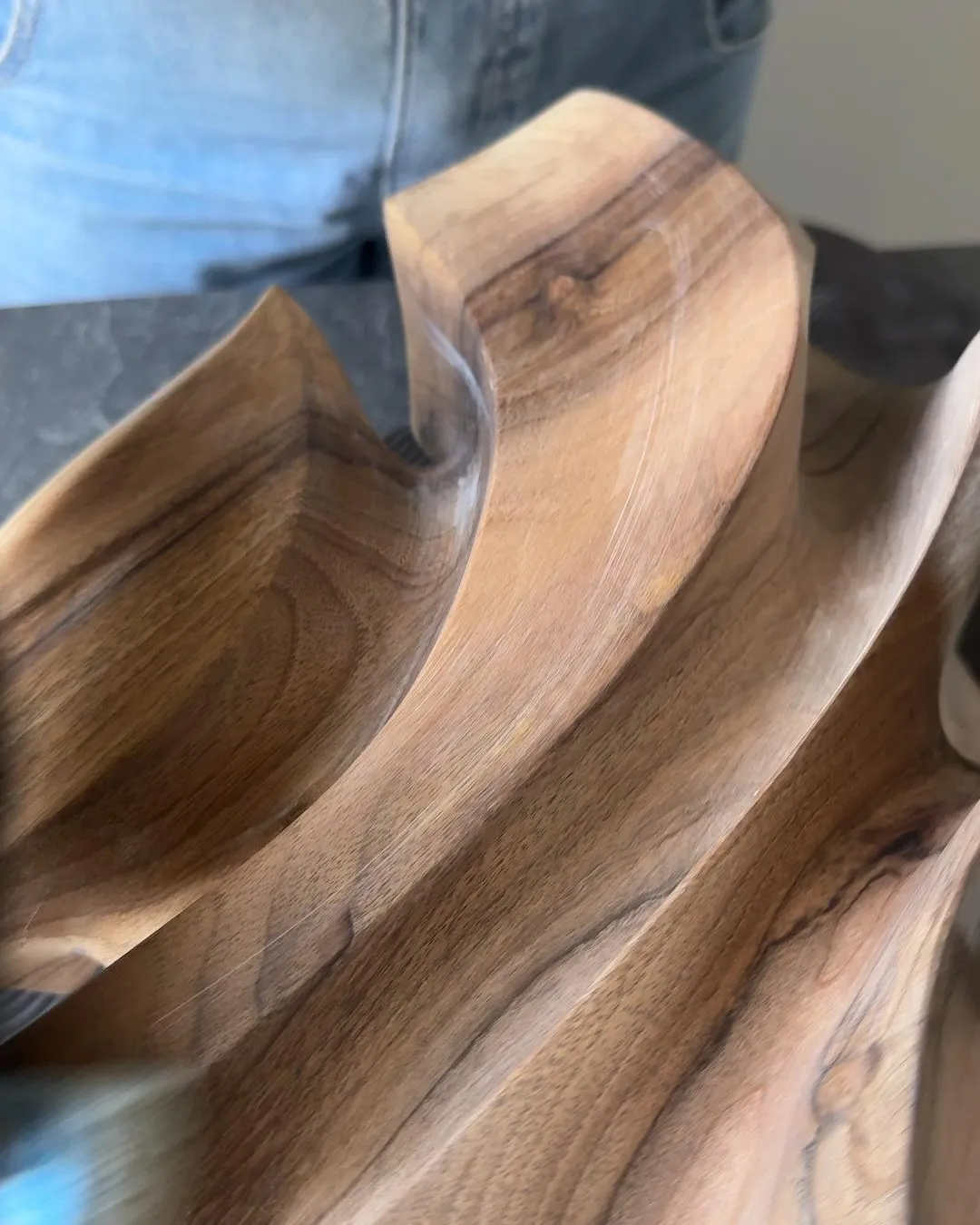 Walnut grain becoming richer and more visible after the first coat of hardwax oil.