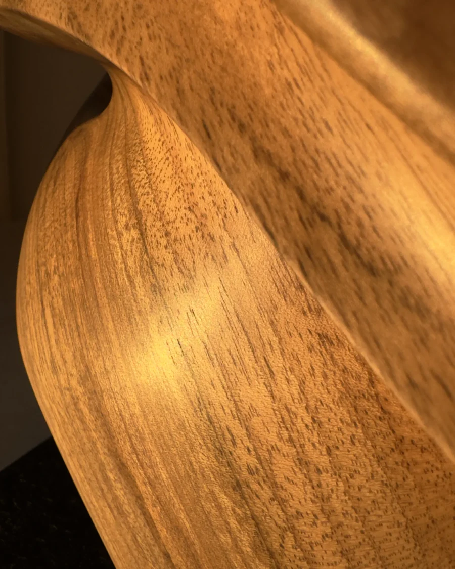 aperture-walnut-wood-grain-and-light-detail Aperture