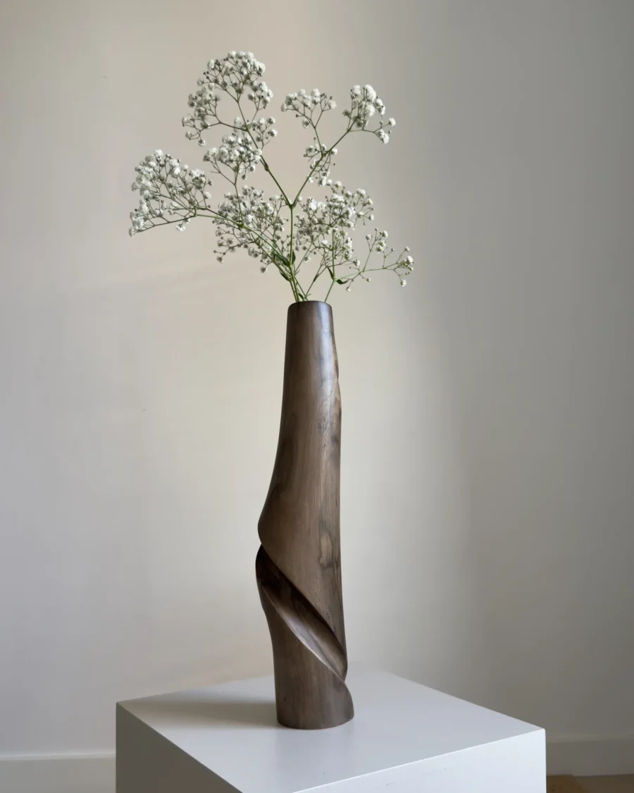 quiet-turn-walnut-vase-babys-breath Quiet Turn walnut sculptural vase with delicate white baby’s breath, emphasizing its tall organic modern silhouette.